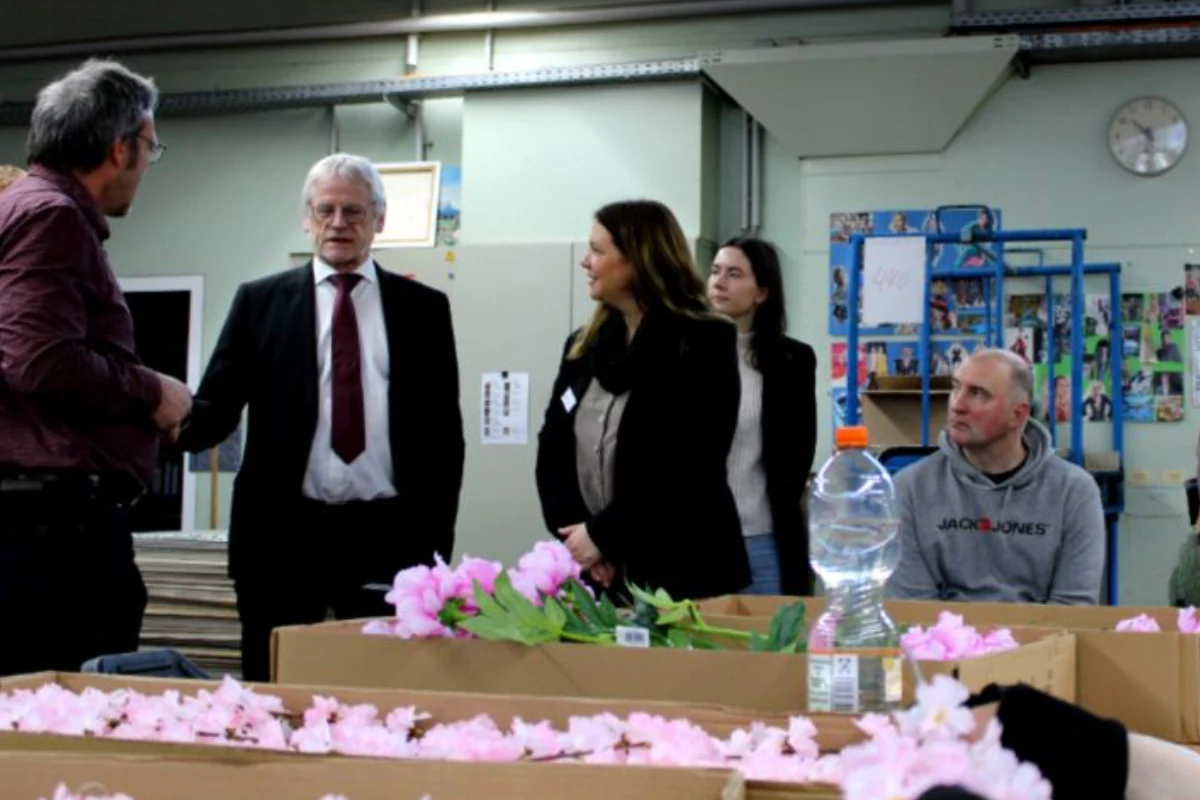 Bernd Krings und Nina Atzori im Gespräch mit Bürgermeister Dieter Freytag.