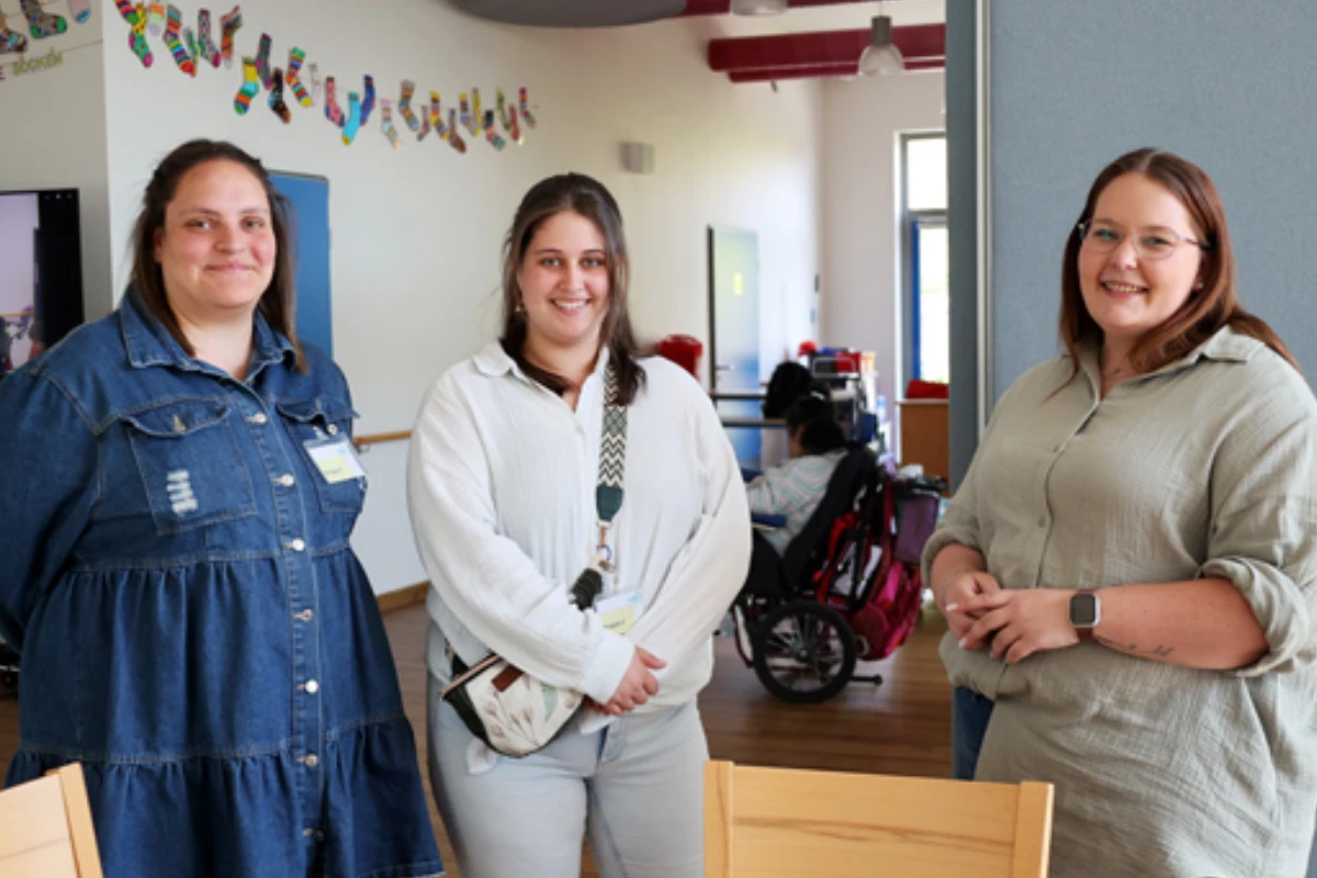 Drei Absolventinnen der Abschlussklasse Heilerziehungspflege des Berufskollegs Bergheim bei uns zu Besuch.