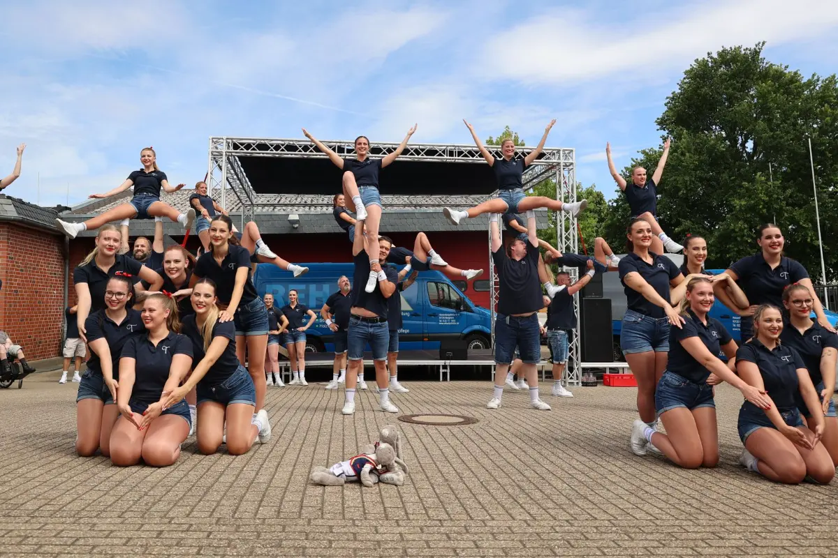 Das Tanzcops Kölsche Vita e.V. beim Sommerfest 2025 der REHA-Betriebe Erftland