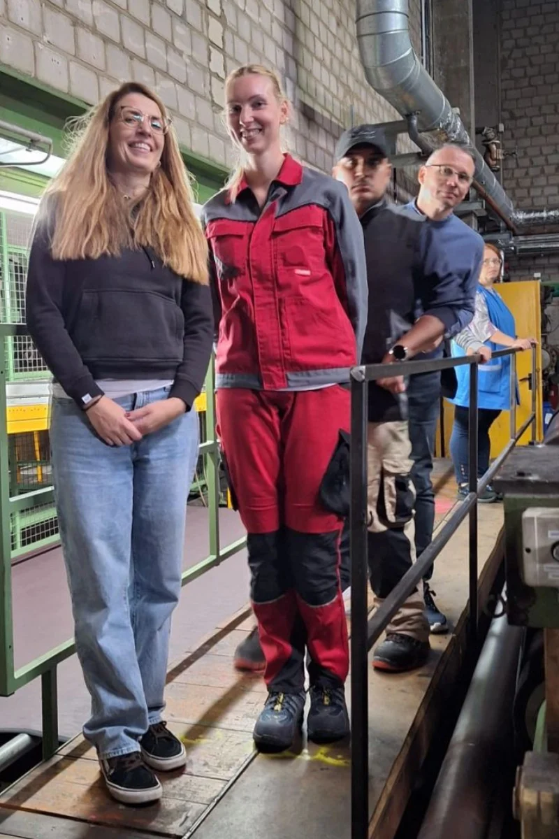 Unsere Mitarbeiter:innen bei der Betriebsbesichtigung der Firma Anker Teppichboden.